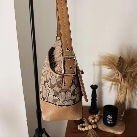 Y2K RESTORED COACH HAMPTON SIGNIATURE TAN SHOULDER BAG - Picture 6 of 16